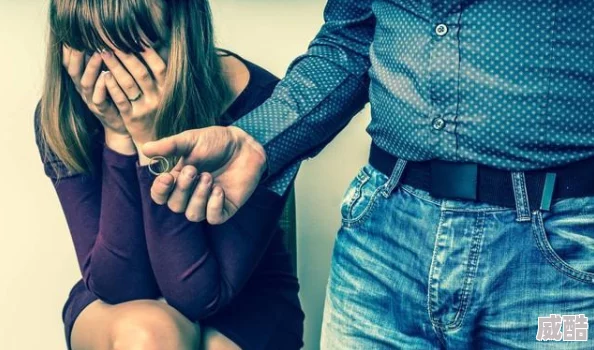 被两个男人同时前后做曝光视频流出引发网友热议