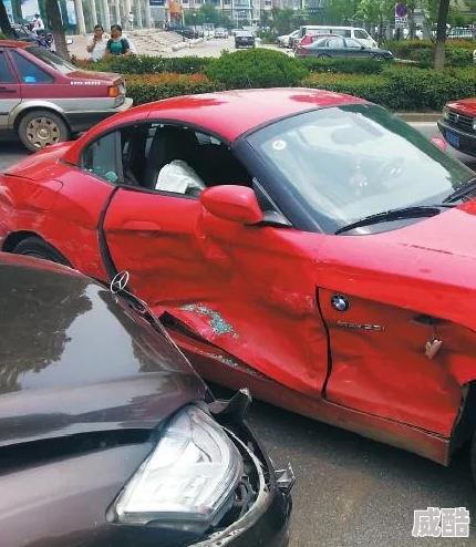 父子肉车网友爆料疑似剧组道具车引争议