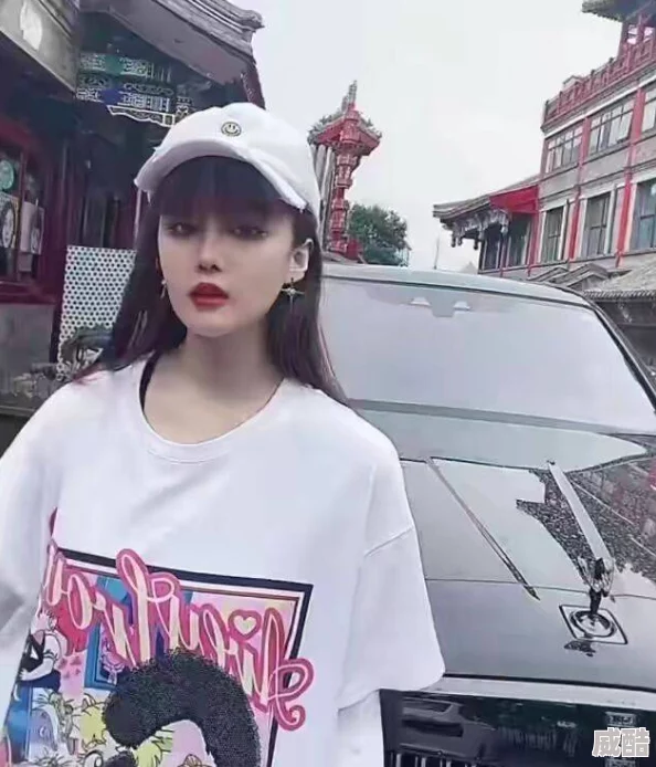 美女一级a在线视频一区据传主演片酬高达七位数引发网友热议