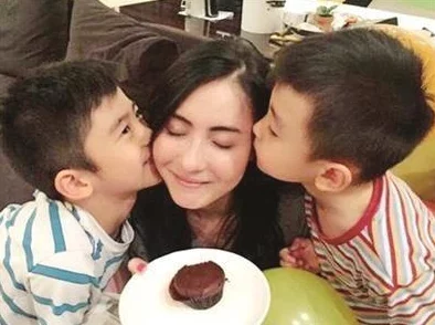 张柏芝xxxxxxbbbbbb性秘密产子震惊娱乐圈孩子父亲成谜