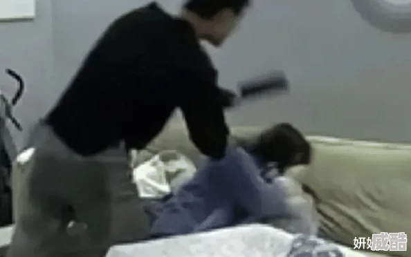 男人捅女人的逼令人震惊的视频曝光引发网友强烈谴责