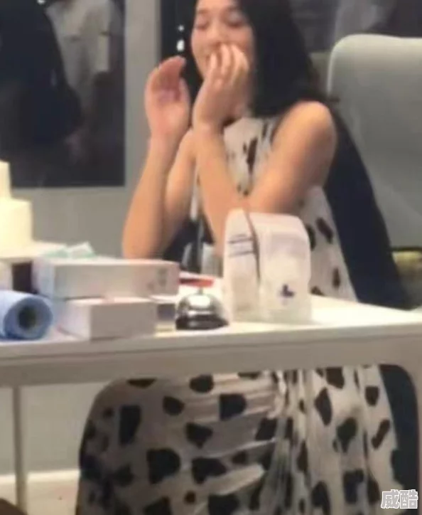 乖张开腿疑似与圈内小鲜肉深夜密会同返公寓恋情曝光引网友热议