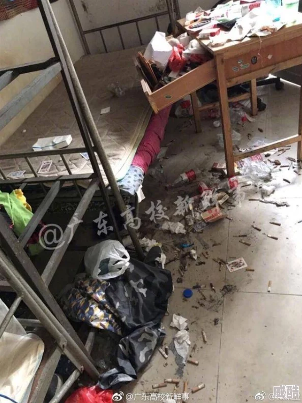 506宿舍网友称环境脏乱差像垃圾场急需清理整顿