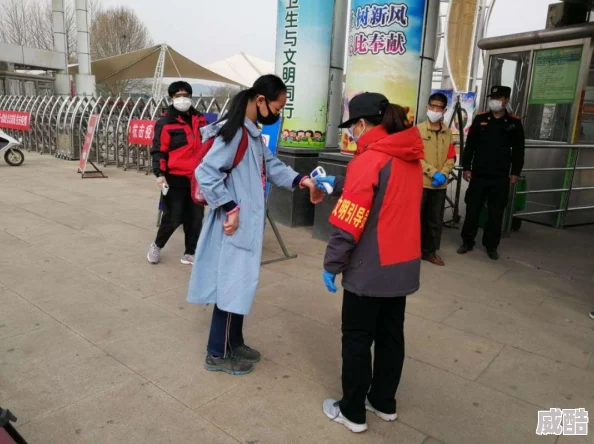 植物大战僵尸抽卡版真的存在吗？如何下载或预约？